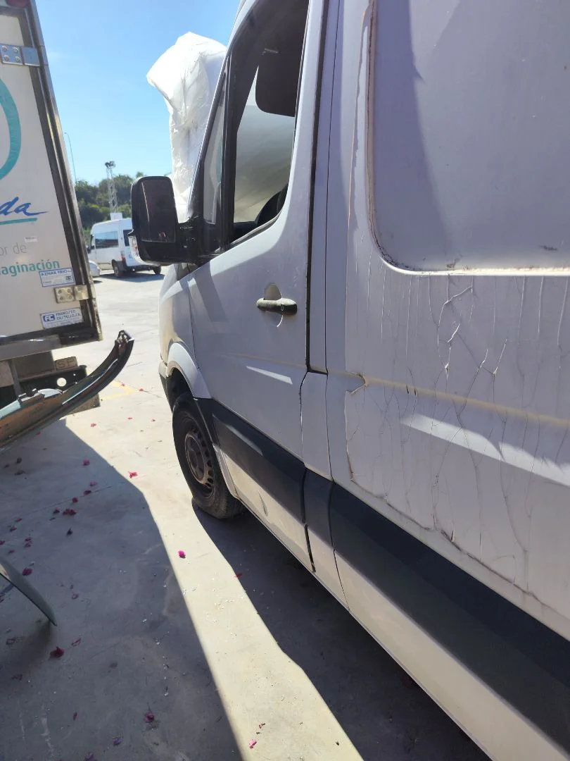 Foto de PUERTA DELANTERA IZQUIERDA MERCEDES-BENZ SPRINTER II FURGÓN 2.1 CDI CAT (88 CV / 65 KW) referencia A9067200005