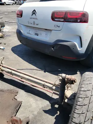 Foto de PARAGOLPES TRASERO CITROEN C4 CACTUS 1.2 12V VTi (82 CV / 60 KW) referencia 1611428480 foto 3
