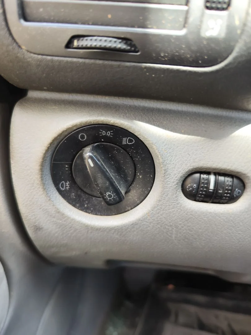 Foto de MANDO LUCES VOLKSWAGEN PASSAT BERLINA (3B2) 1.9 TDI (116 CV / 85 KW) referencia 8L0953513G FKZ
