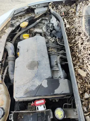 Foto de CAJA FILTRO AIRE RENAULT CLIO III 1.2 16V (75 CV / 55 KW)