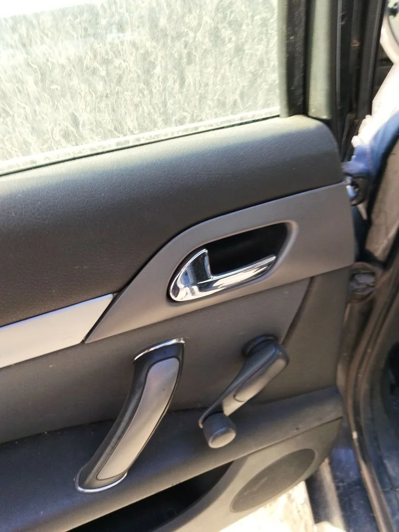 Foto de MANETA INTERIOR TRASERA IZQUIERDA PEUGEOT 407 1.6 HDi FAP CAT (9HZ / DV6TED4) (109 CV / 80 KW) referencia 9330VZ