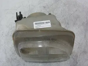 Foto de FARO DERECHO RENAULT RAPID /EXPRESS (F40) 1.9 Diesel (64 CV / 47 KW) referencia 7701035231 foto 4