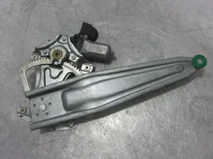 Foto de ELEVALUNAS TRASERO DERECHO TOYOTA YARIS (XP13) Híbrido 74 kW (1.5 Ltr. - 55 kW 16V) (101 CV / 74 KW) referencia 857200D120 foto 3