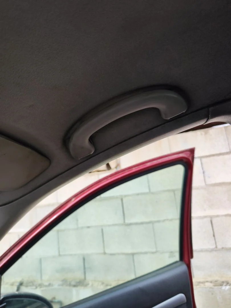 Foto de ASIDERO TECHO DELANTERO DERECHO FORD FOCUS BERLINA (CAK) 1.6 16V CAT (101 CV / 74 KW)