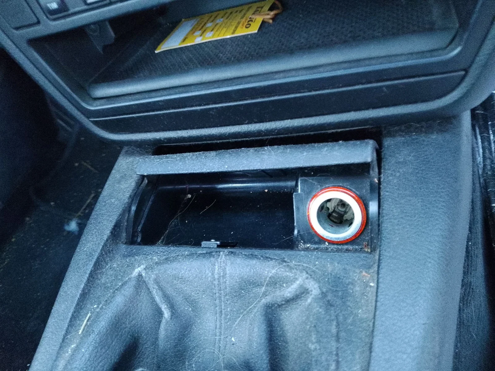 Foto de CENICERO VOLKSWAGEN PASSAT BERLINA (3B3) 1.9 TDI (131 CV / 96 KW)