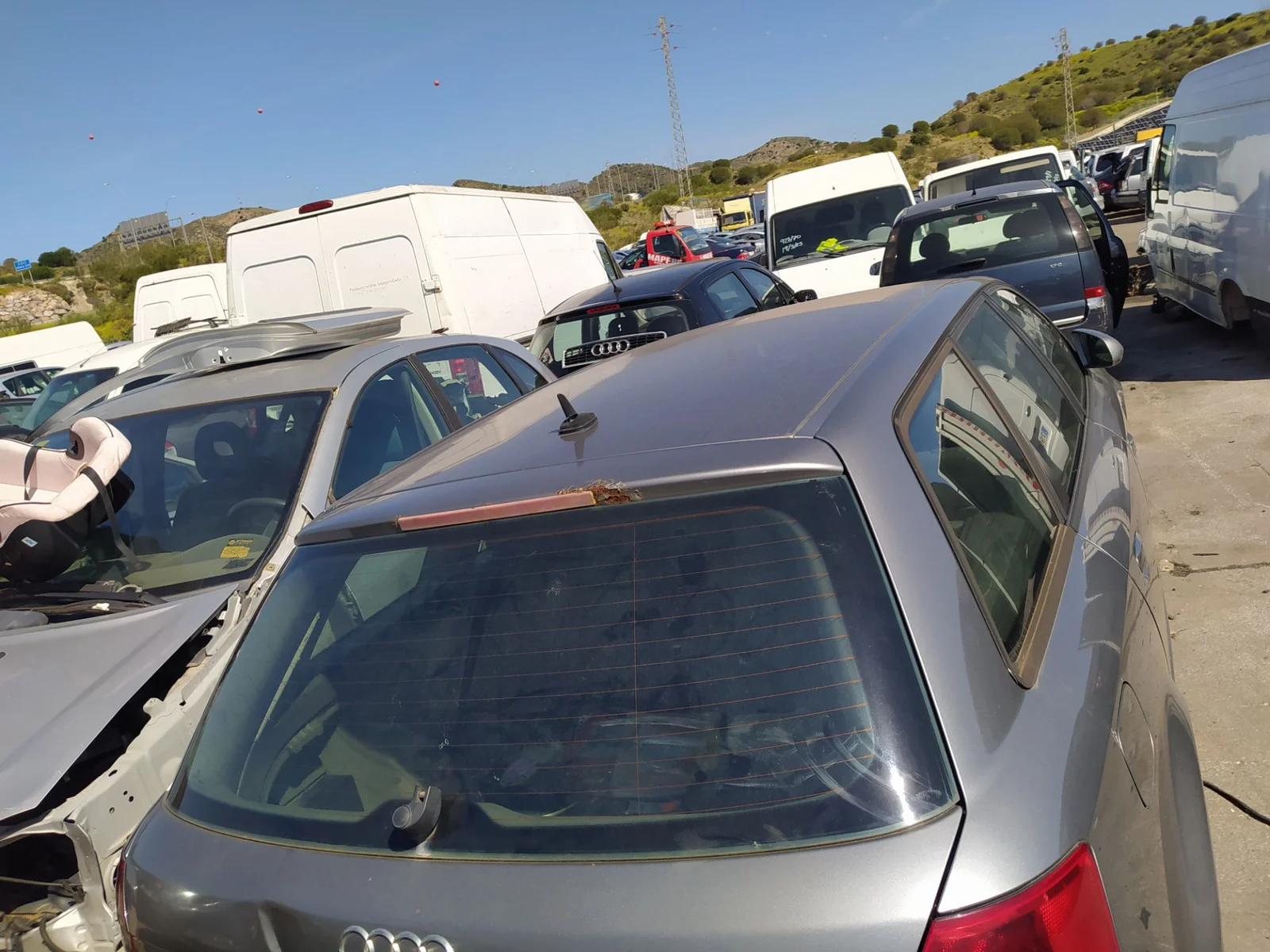Foto de PORTON TRASERO AUDI A4 AVANT (8E) 1.9 TDI (131 CV / 96 KW) referencia 8E9827023B