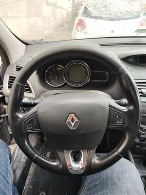 Foto de VOLANTE RENAULT MEGANE III BERLINA 5P 1.5 dCi Diesel FAP (110 CV / 81 KW) referencia 484009812R