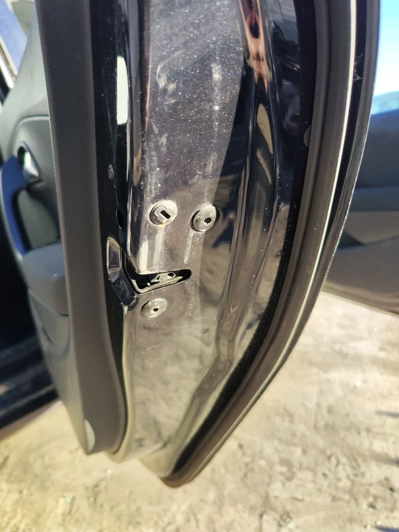 Foto de CERRADURA PUERTA TRASERA DERECHA VOLKSWAGEN POLO V (6R1) 1.2 (60 CV / 44 KW)
