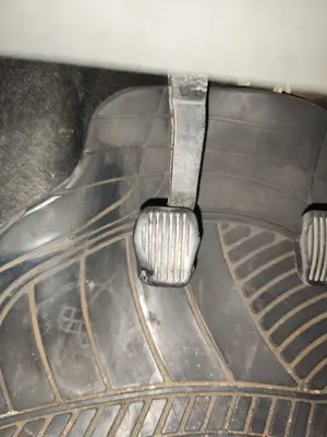 Foto de PEDAL EMBRAGUE FORD FOCUS BERLINA (CAP) 1.6 TDCi CAT (90 CV / 66 KW)