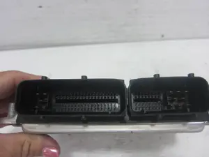 Foto de CENTRALITA MOTOR UCE AUDI A4 BERLINA (8E) 1.9 TDI (131 CV / 96 KW) referencia 038906019JT foto 4