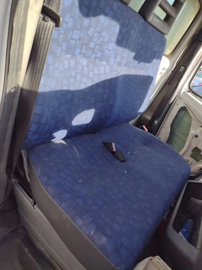 Foto de ASIENTO DELANTERO DERECHO IVECO DAILY FURGÓN 2.3 Diesel (97 CV / 71 KW)