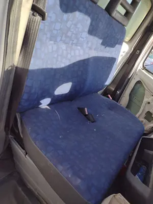 Foto de ASIENTO DELANTERO DERECHO IVECO DAILY FURGÓN 2.3 Diesel (97 CV / 71 KW)