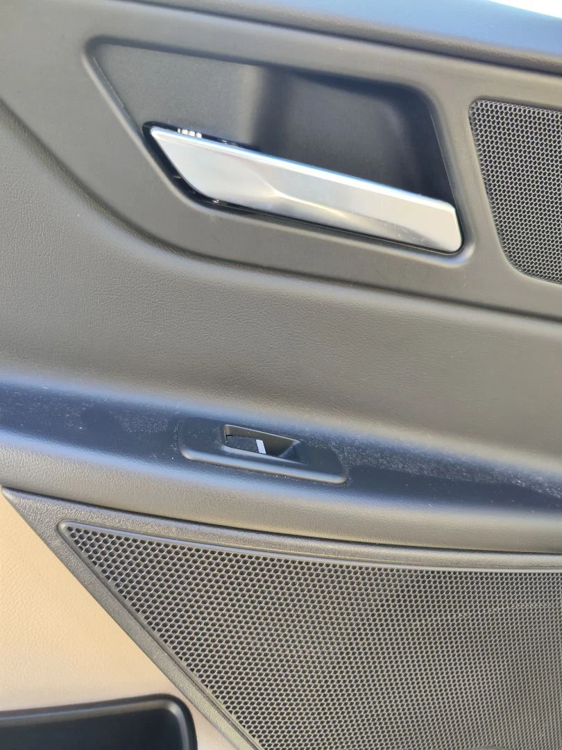 Foto de MANETA INTERIOR TRASERA IZQUIERDA JAGUAR XE 2.0 Turbo CAT (200 CV / 147 KW)