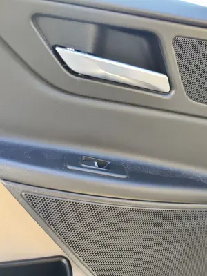 Foto de MANETA INTERIOR TRASERA IZQUIERDA JAGUAR XE 2.0  Turbo CAT (200 CV / 147 KW)