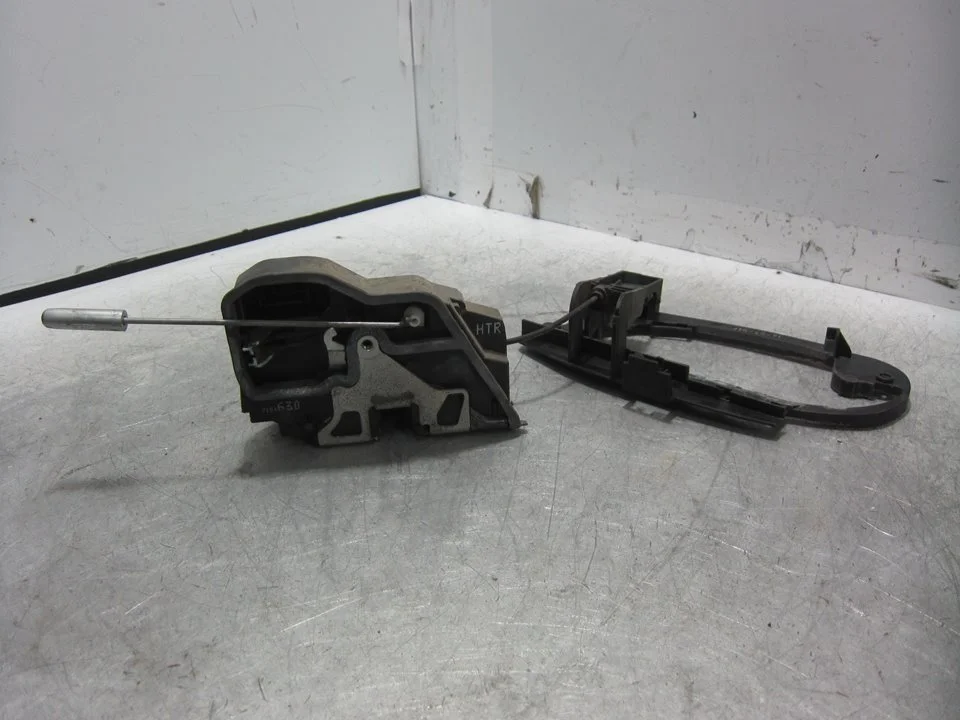 Foto de CERRADURA PUERTA TRASERA DERECHA BMW SERIE 7 (E65/E66) 3.0 Turbodiesel CAT (218 CV / 160 KW) referencia 7154630