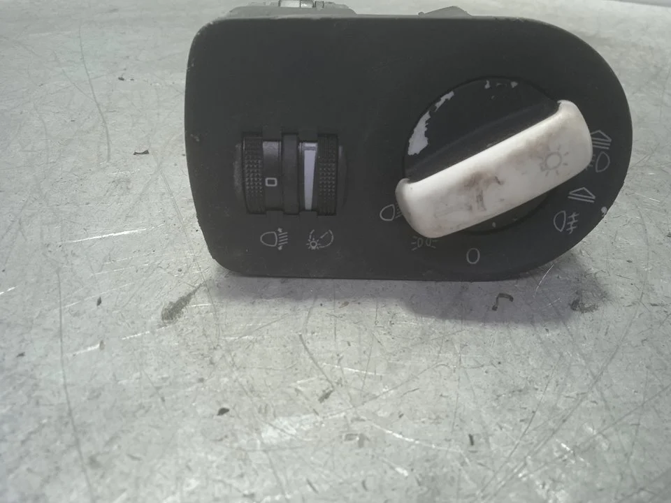 Foto de MANDO LUCES AUDI A3 (8P1) 2.0 16V FSI (150 CV / 110 KW) referencia 8P1941531