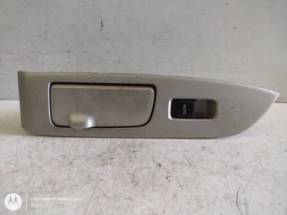 Foto de MANDO ELEVALUNAS TRASERO IZQUIERDO LEXUS RX 300 (MCU35) 3.0 V6 CAT (204 CV / 150 KW) referencia 8403048070