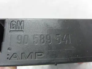 Foto de CAJA RELES / FUSIBLES OPEL ASTRA G BERLINA 1.7 Turbodiesel CAT (X 17 DTL / 2H8) (68 CV / 50 KW) referencia 90589541 foto 3