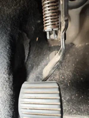 Foto de PEDAL EMBRAGUE PEUGEOT 207 1.4 16V CAT (KFU / ET3J4) (88 CV / 65 KW)