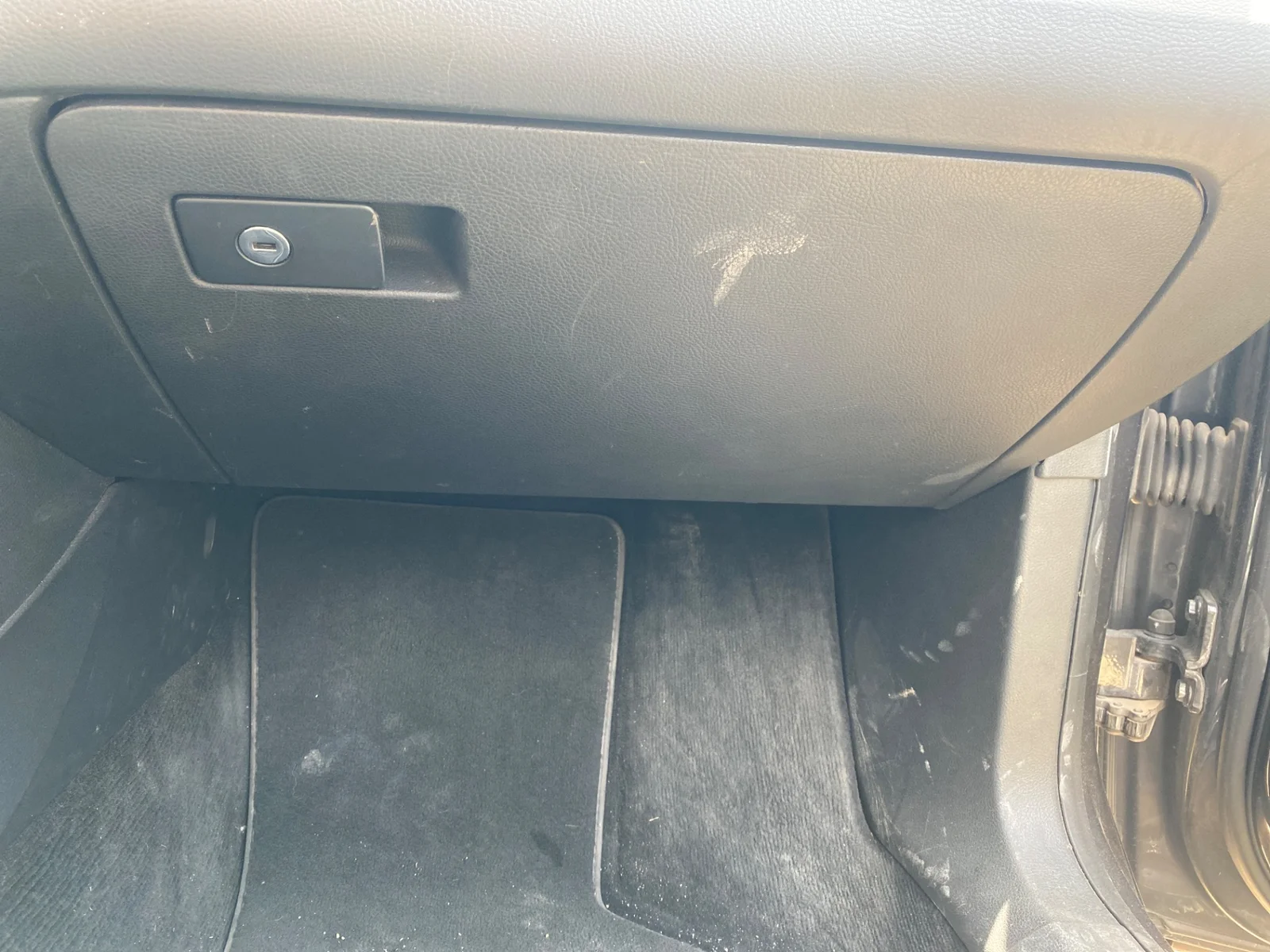 Foto de GUANTERA VOLKSWAGEN PASSAT VARIANT (3C5) 2.0 TDI DPF (170 CV / 125 KW)