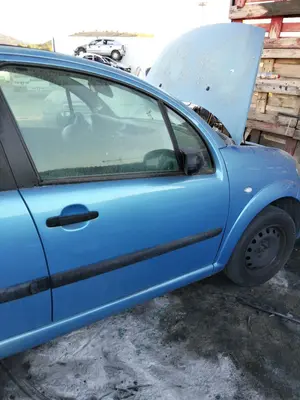 Foto de PUERTA DELANTERA DERECHA CITROEN C3 1.4 HDi (68 CV / 50 KW) referencia 9004V1