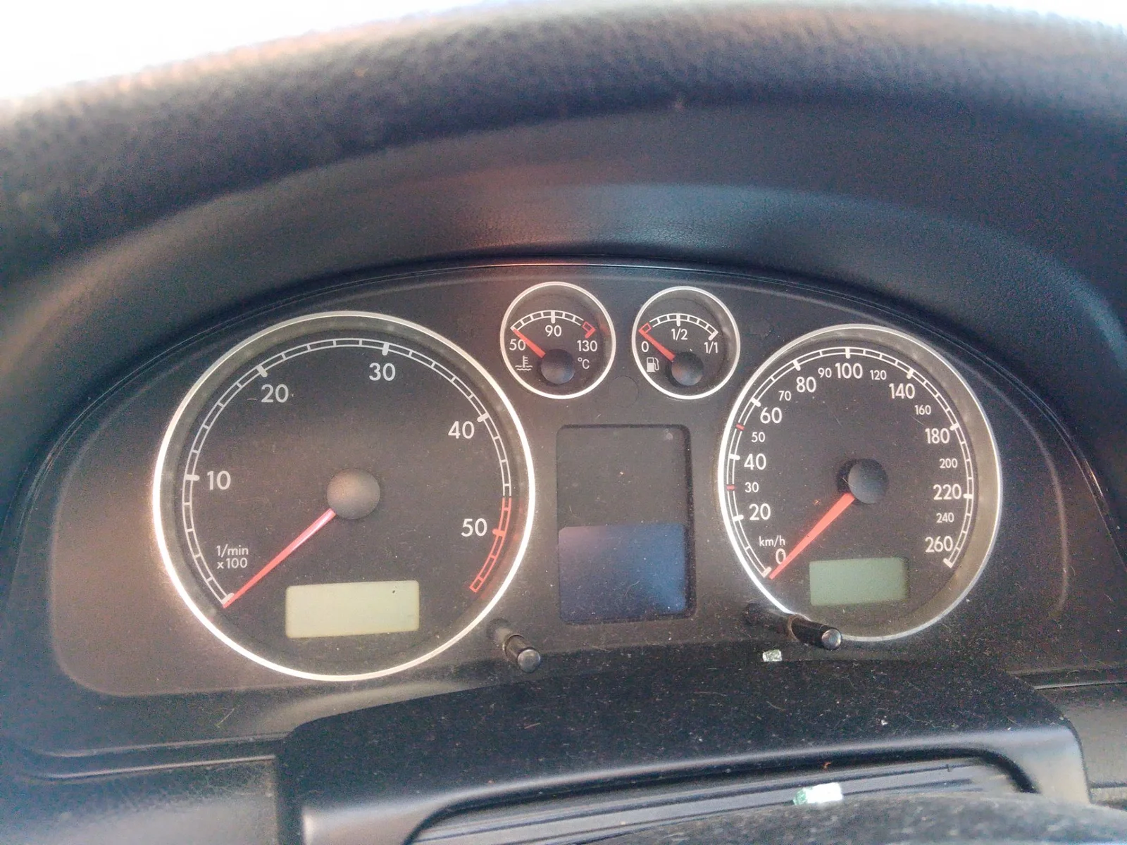 Foto de CUADRO INSTRUMENTOS VOLKSWAGEN PASSAT BERLINA (3B3) 1.9 TDI (131 CV / 96 KW)