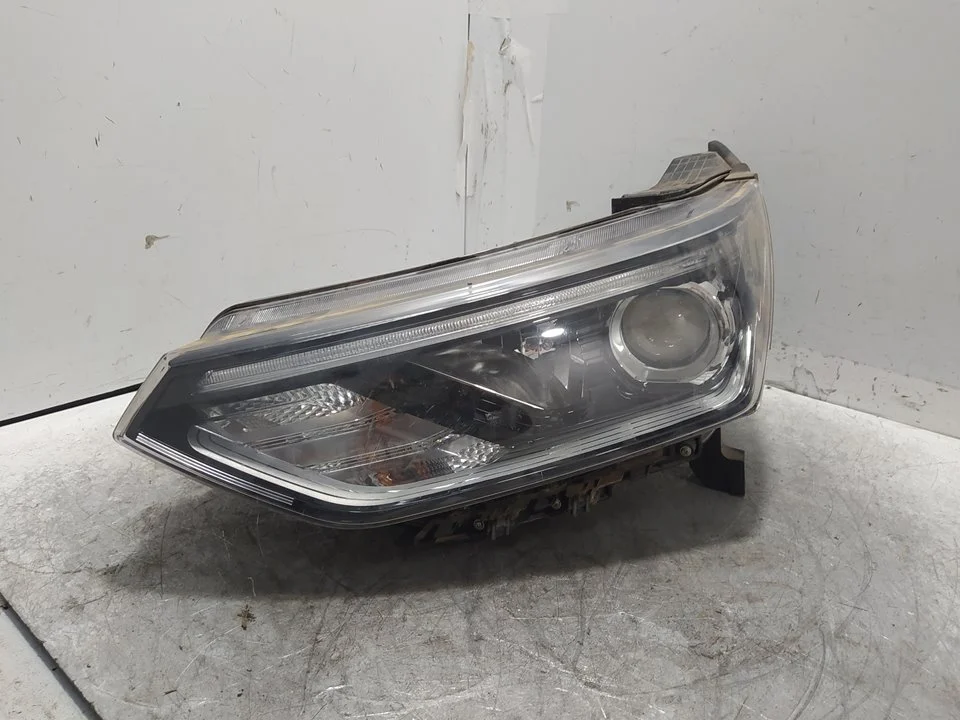 Foto de FARO IZQUIERDO SSANGYONG KORANDO 1.6 Turbodiesel CAT (136 CV / 100 KW) referencia 8310137100