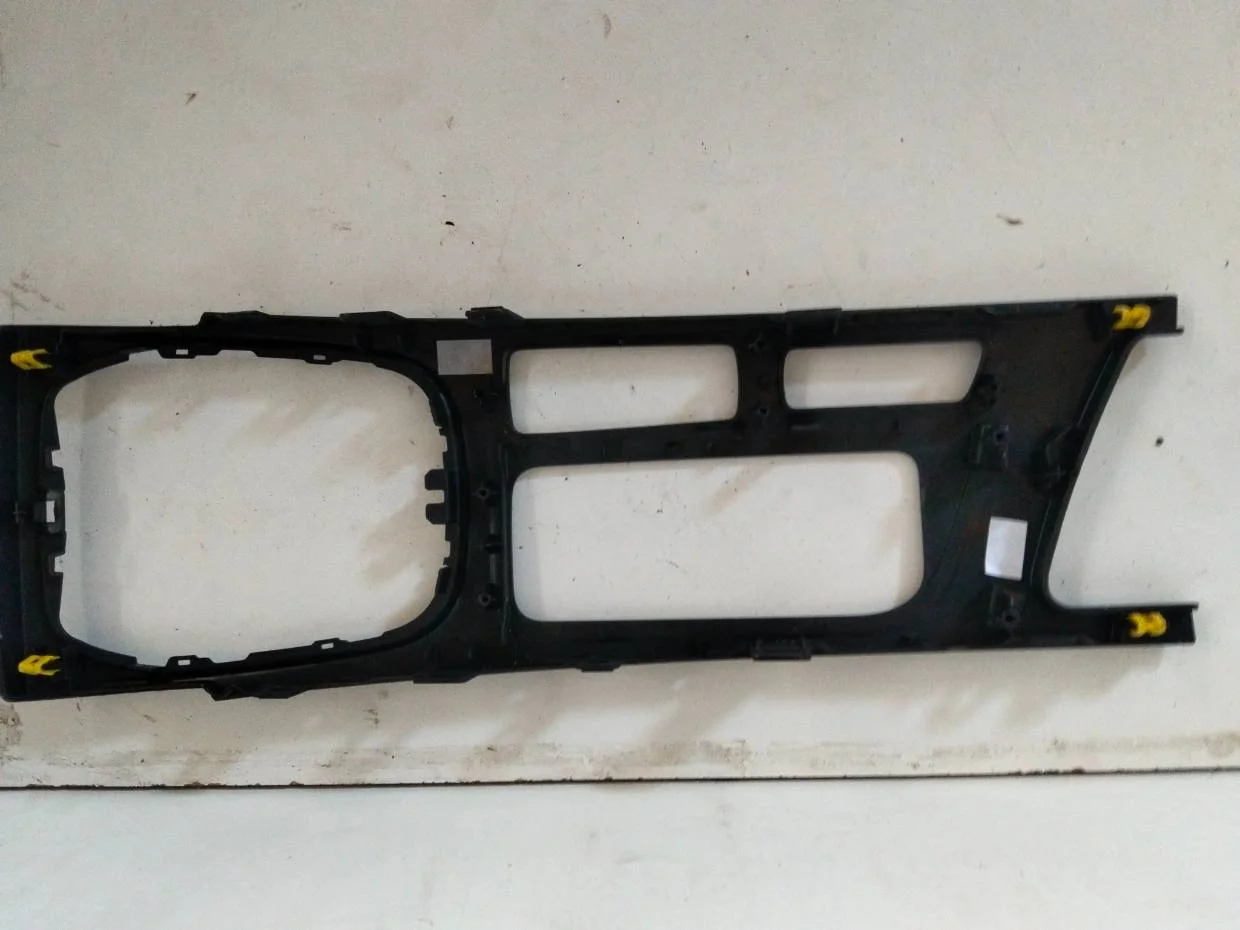 Foto de CONSOLA CENTRAL RENAULT MEGANE IV BERLINA 5P referencia 3347001