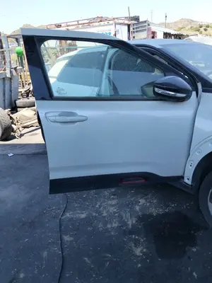 Foto de PUERTA DELANTERA DERECHA CITROEN C4 CACTUS 1.2 12V VTi (82 CV / 60 KW) referencia 9801012880