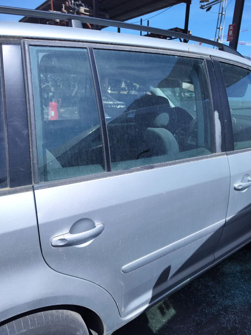 Foto de PUERTA TRASERA DERECHA VOLKSWAGEN TOURAN (1T1) 1.9 TDI (105 CV / 77 KW)