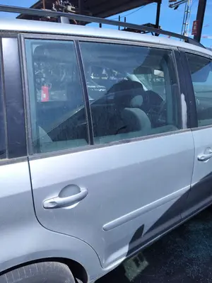Foto de PUERTA TRASERA DERECHA VOLKSWAGEN TOURAN (1T1) 1.9 TDI (105 CV / 77 KW)