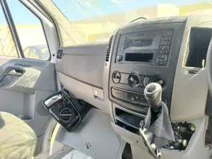 Foto de CONSOLA CENTRAL MERCEDES-BENZ SPRINTER II CAMIÓN DOKA 2.1 CDI CAT (129 CV / 95 KW)