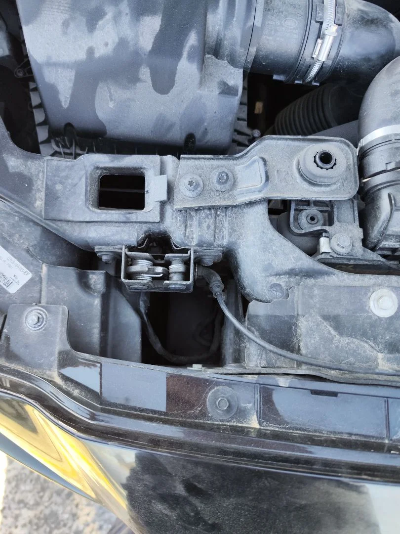 Foto de CERRADURA CAPO JAGUAR F-PACE 3.0 V6 Diesel CAT (301 CV / 221 KW) referencia 5H2216700CC