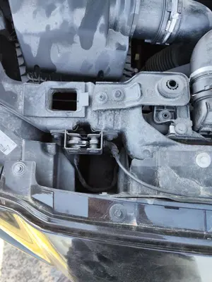 Foto de CERRADURA CAPO JAGUAR F-PACE 3.0 V6 Diesel CAT (301 CV / 221 KW) referencia 5H2216700CC