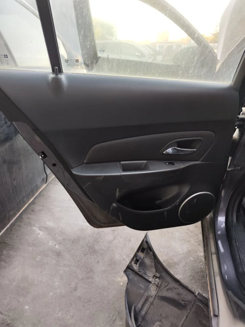 Foto de GUARNECIDO PUERTA TRASERA IZQUIERDA CHEVROLET CRUZE 2.0 Diesel CAT (163 CV / 120 KW) referencia 95184672