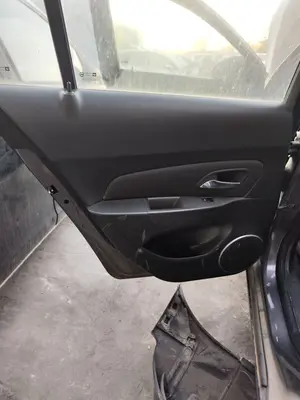 Foto de GUARNECIDO PUERTA TRASERA IZQUIERDA CHEVROLET CRUZE 2.0 Diesel CAT (163 CV / 120 KW) referencia 95184672