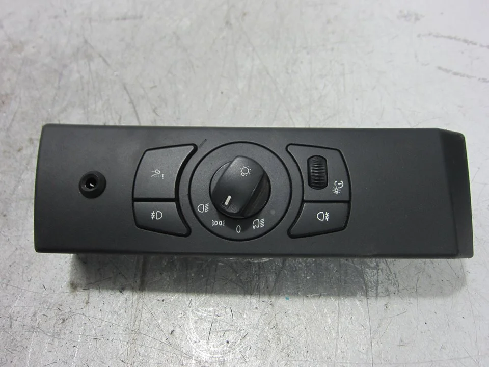 Foto de MANDO MULTIFUNCION BMW SERIE 5 BERLINA (E60) 3.0 Turbodiesel CAT (231 CV / 170 KW) referencia 33291003