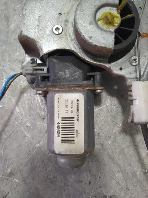 Foto de ELEVALUNAS TRASERO DERECHO NISSAN ALMERA TINO (V10M) 1.8 16V CAT (114 CV / 84 KW) referencia 114930 foto 3
