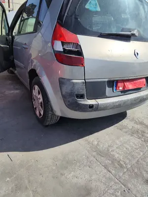 Foto de PARAGOLPES TRASERO RENAULT SCENIC II 1.5 dCi Diesel (101 CV / 74 KW) referencia 7701474785 foto 2