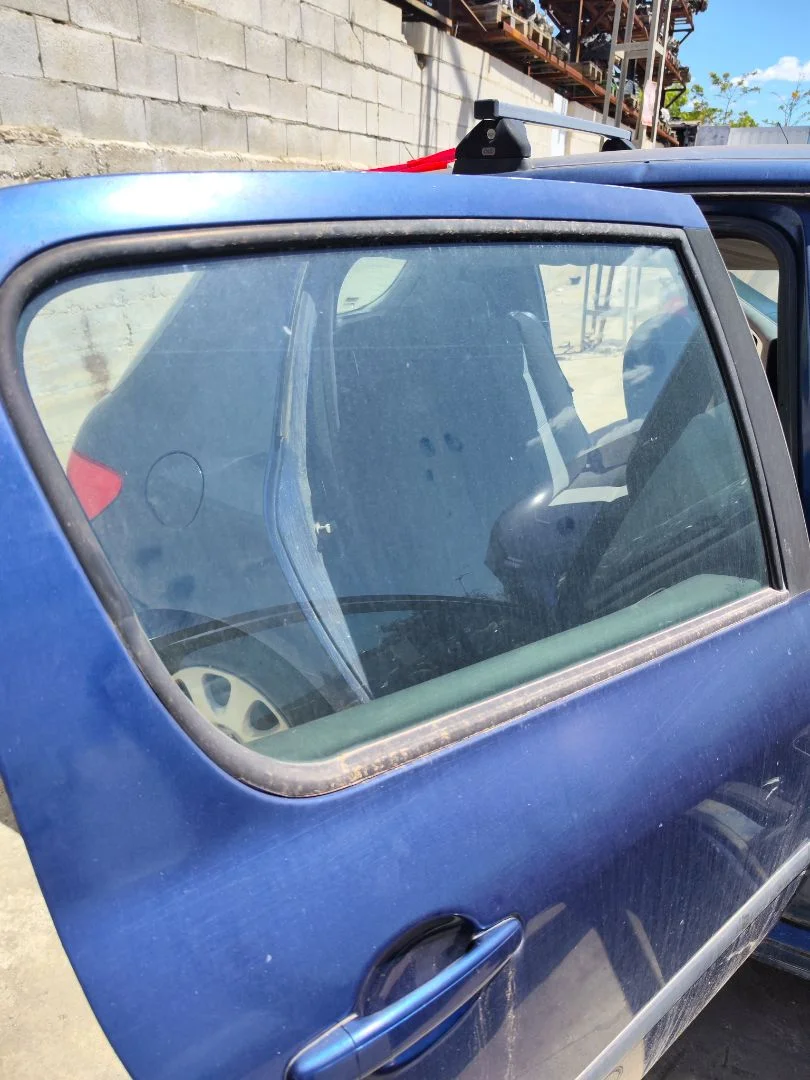 Foto de LUNA TRASERA DERECHA PEUGEOT 307 BERLINA (S2) 1.4 16V CAT (KFU / ET3J4) (88 CV / 65 KW)