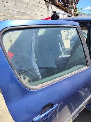 Foto de LUNA TRASERA DERECHA PEUGEOT 307 BERLINA (S2) 1.4 16V CAT (KFU / ET3J4) (88 CV / 65 KW)