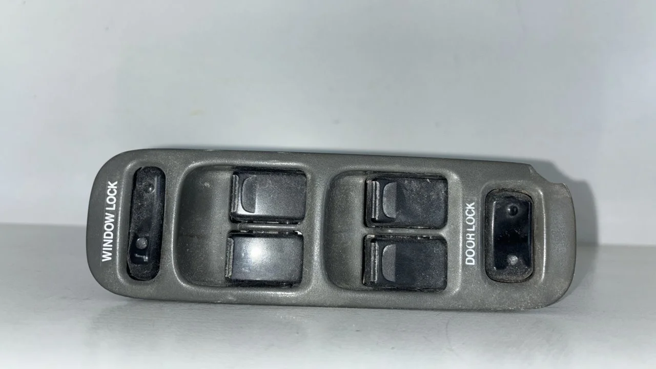 Foto de MANDO ELEVALUNAS DELANTERO IZQUIERDO SUZUKI GRAND VITARA 5-PUERTAS (SQ/FT) 2.7 V6 CAT (173 CV / 127 KW)