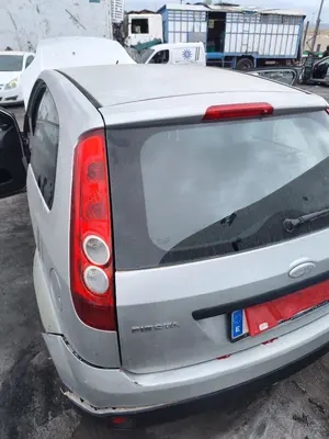 Foto de PORTON TRASERO FORD FIESTA (CBK) 1.4 TDCi CAT (68 CV / 50 KW) referencia 1541631 foto 3