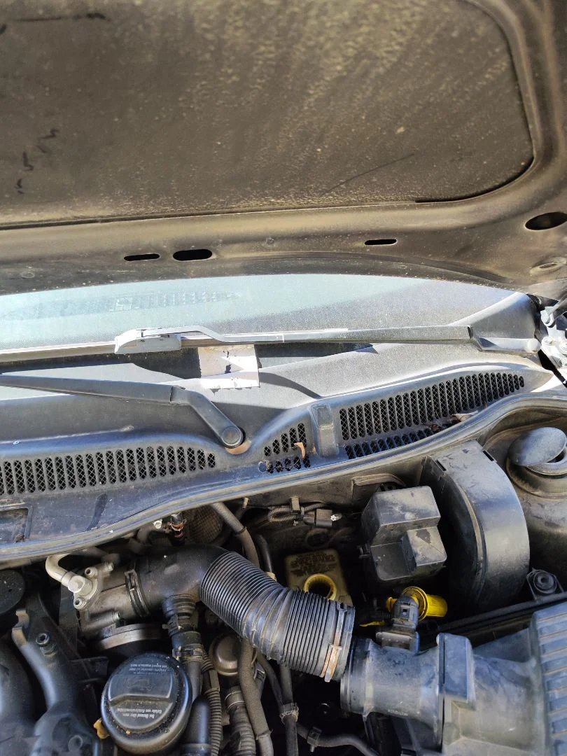 Foto de BRAZO LIMPIA DELANTERO IZQUIERDO AUDI A3 (8L) 1.6 (102 CV / 75 KW) referencia 1J1955409G