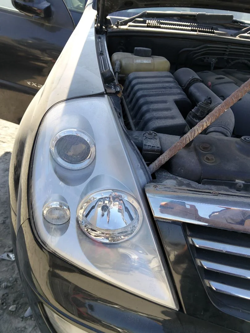 Foto de FARO DERECHO SSANGYONG REXTON 2.7 Turbodiesel CAT (160 CV / 118 KW)