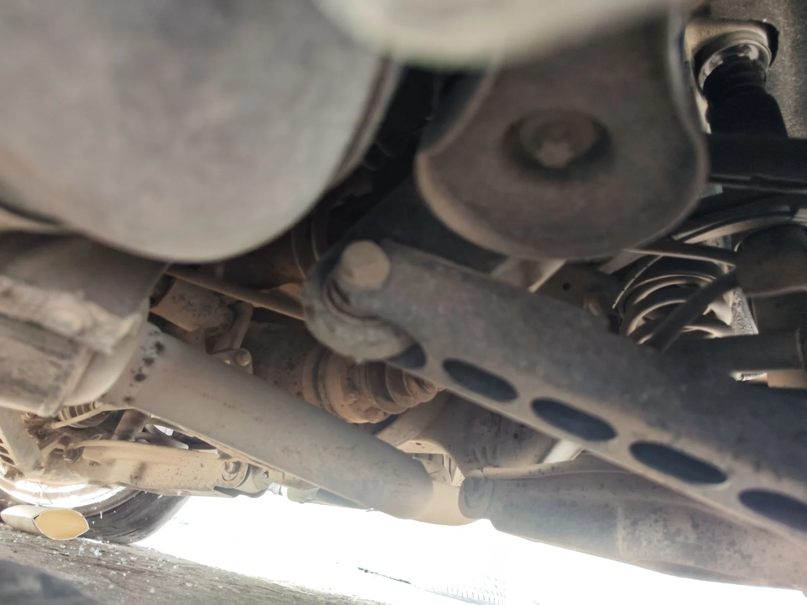 Foto de EJE TRASERO BMW SERIE 1 BERLINA (E81/E87) 2.0 16V Diesel CAT (122 CV / 90 KW) referencia 33316783713