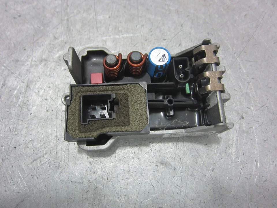 Foto de RESISTENCIA CALEFACCION MERCEDES-BENZ CLS (BM 219) 5.0 V8 24V CAT (306 CV / 225 KW) referencia A2308210251