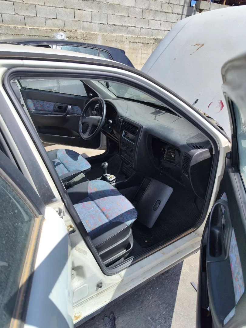 Foto de GOMAS CONTORNO PUERTA SEAT IBIZA (6K1) 1.4 (60 CV / 44 KW)