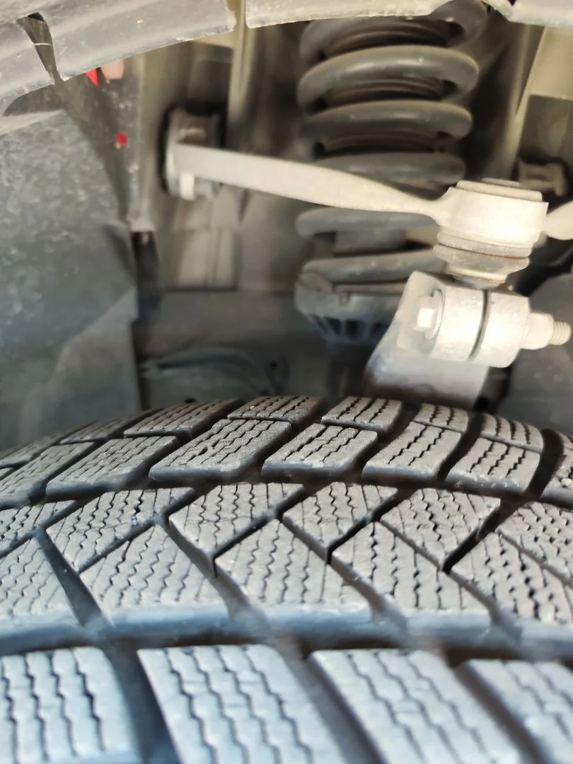 Foto de AMORTIGUADOR DELANTERO IZQUIERDO JAGUAR F-PACE 3.0 V6 Diesel CAT (301 CV / 221 KW) referencia HK8318B036ME