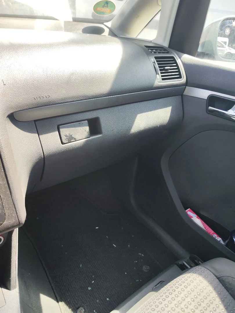Foto de GUANTERA VOLKSWAGEN TOURAN (1T1) 1.9 TDI (105 CV / 77 KW)